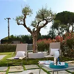 Seahome-private Park, Garden And Outdoor Kitchen