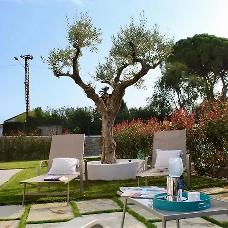 Seahome-private Park, Garden And Outdoor Kitchen