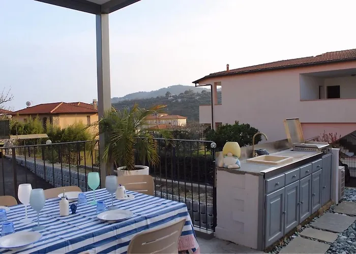 Seahome-private Park, Garden And Outdoor Kitchen