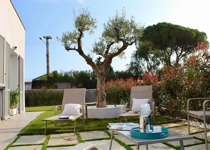 Seahome-private Park, Garden And Outdoor Kitchen