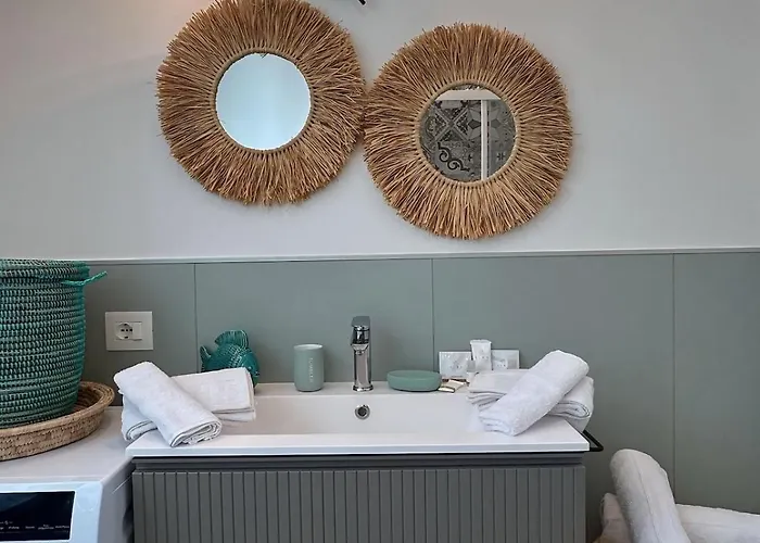 Seahome-private Park, Garden And Outdoor Kitchen